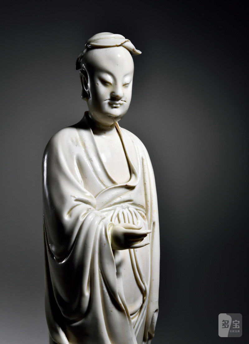 明 何朝宗制德化白瓷高士立像 - 图3